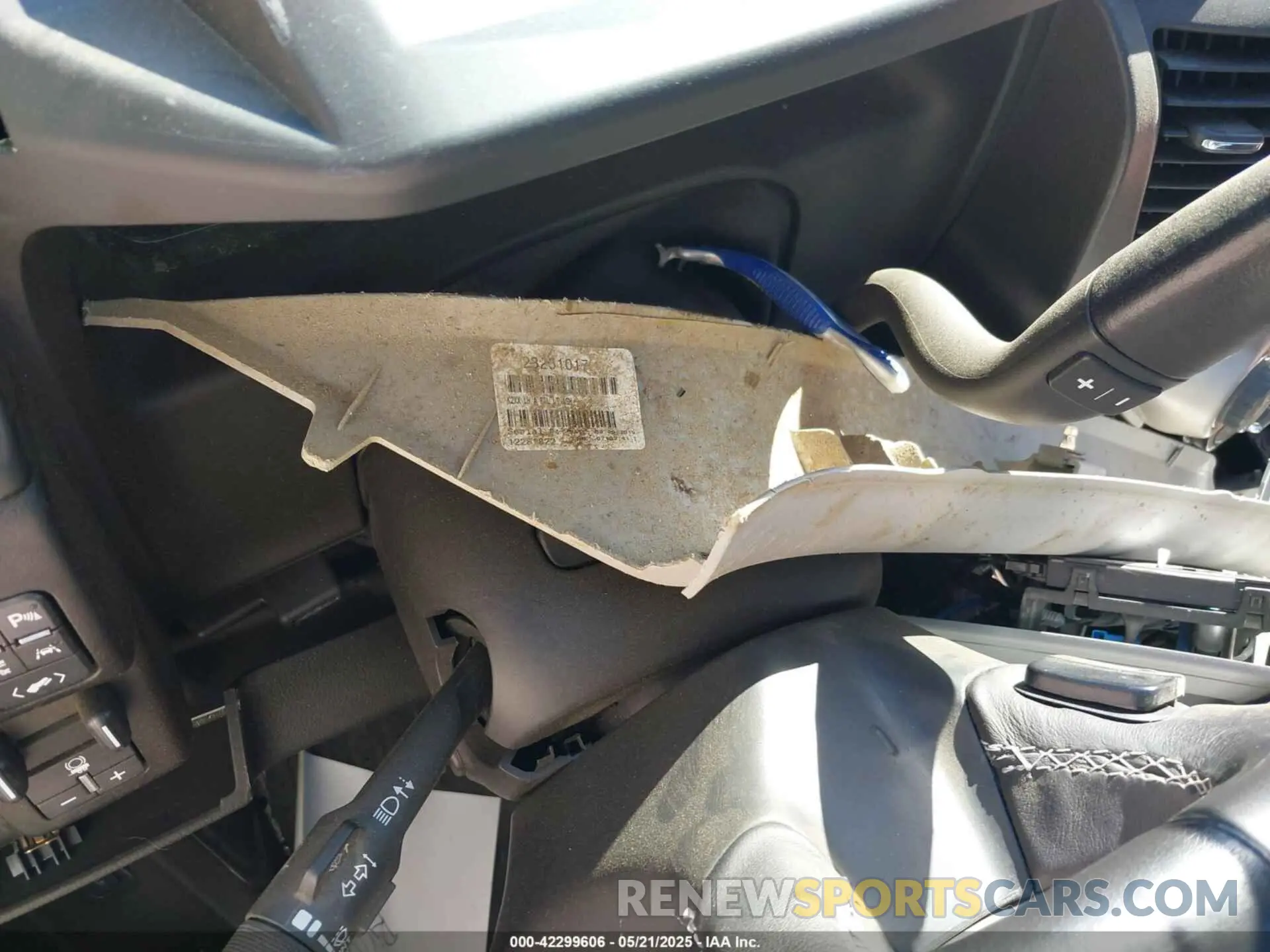 7 Photograph of a damaged car 1GKS2CKJ9KR326585 GMC YUKON 2019