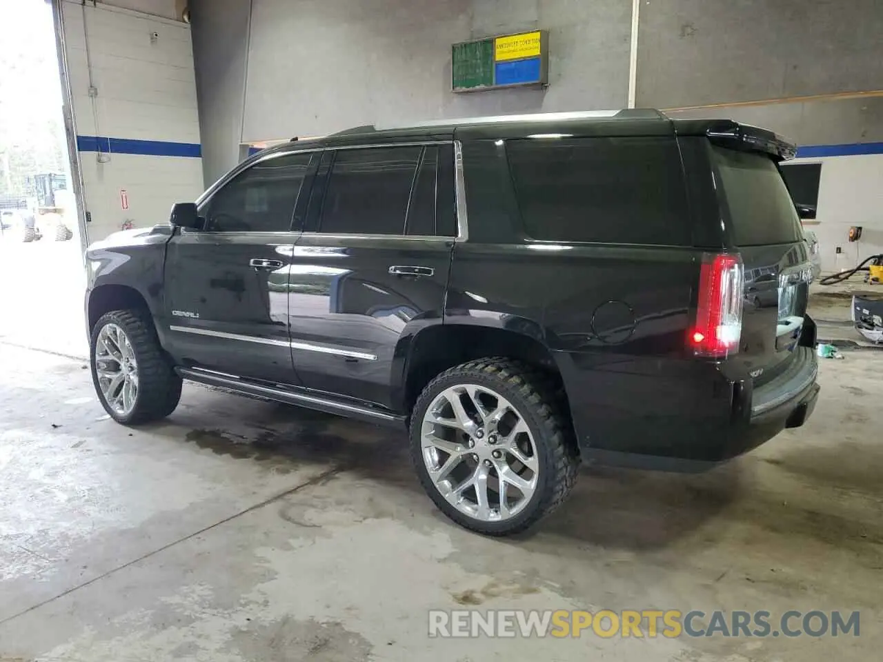 2 Photograph of a damaged car 1GKS2CKJ9KR409479 GMC YUKON 2019