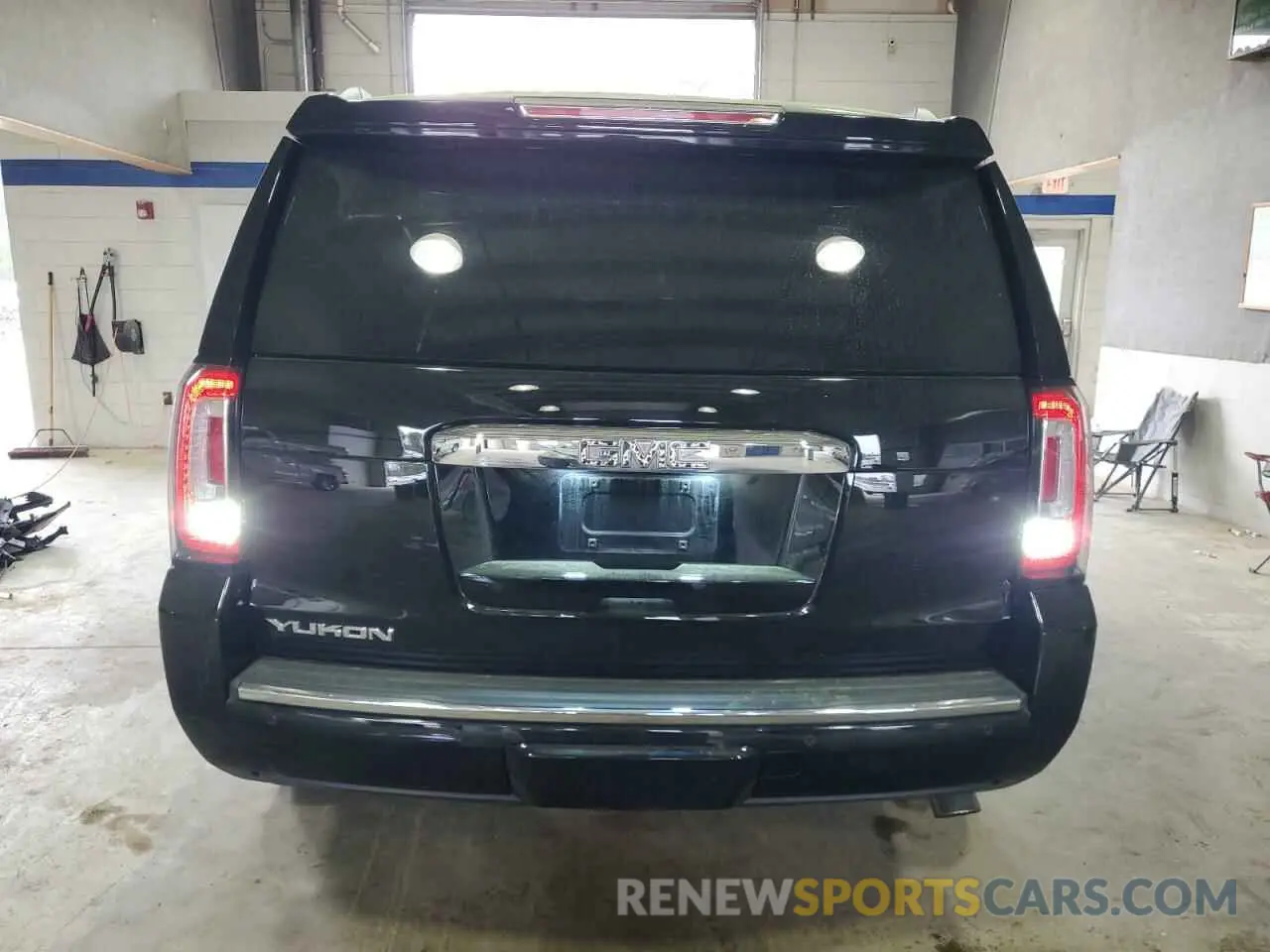 6 Photograph of a damaged car 1GKS2CKJ9KR409479 GMC YUKON 2019