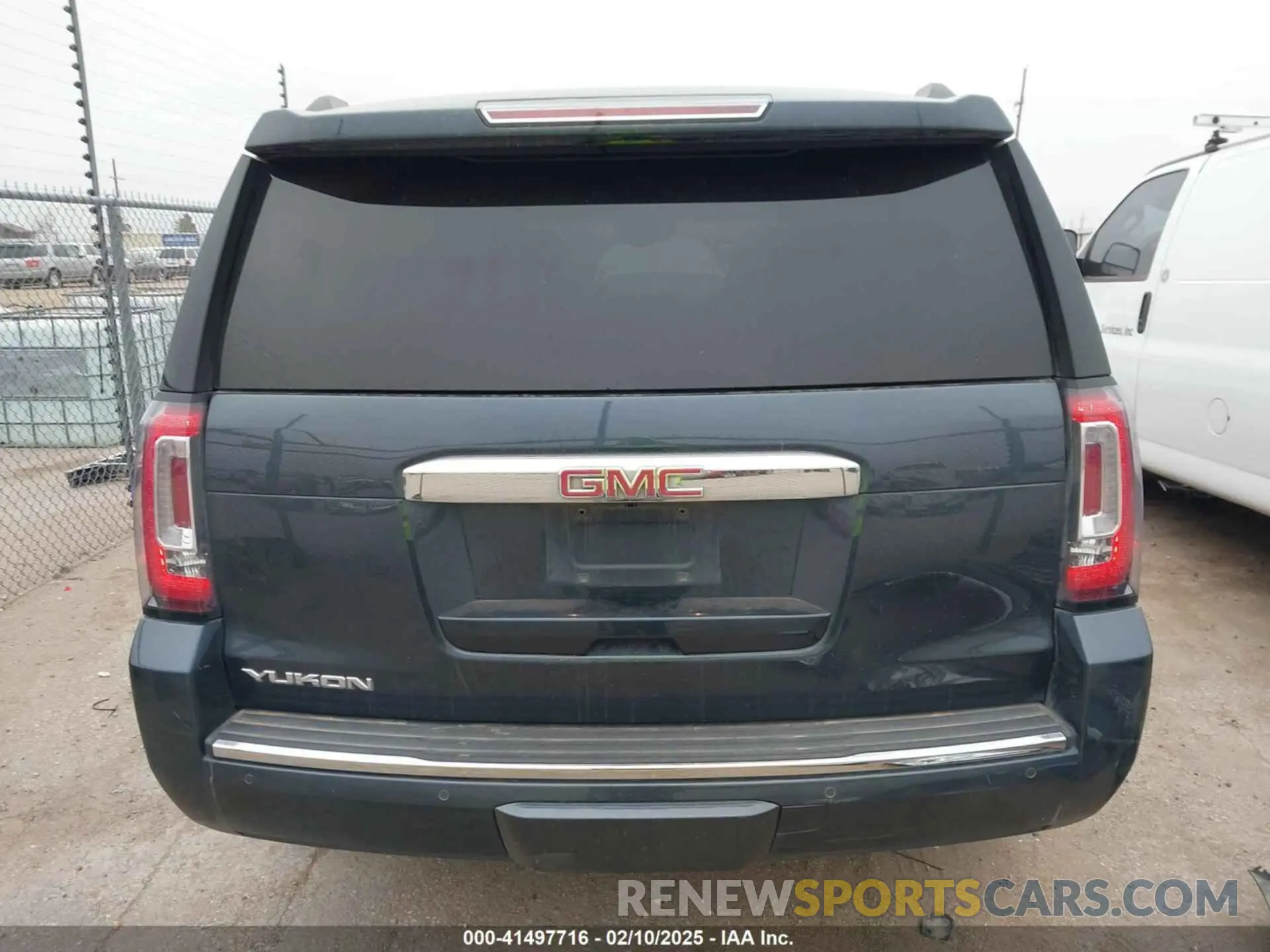 17 Photograph of a damaged car 1GKS2CKJXKR302229 GMC YUKON 2019
