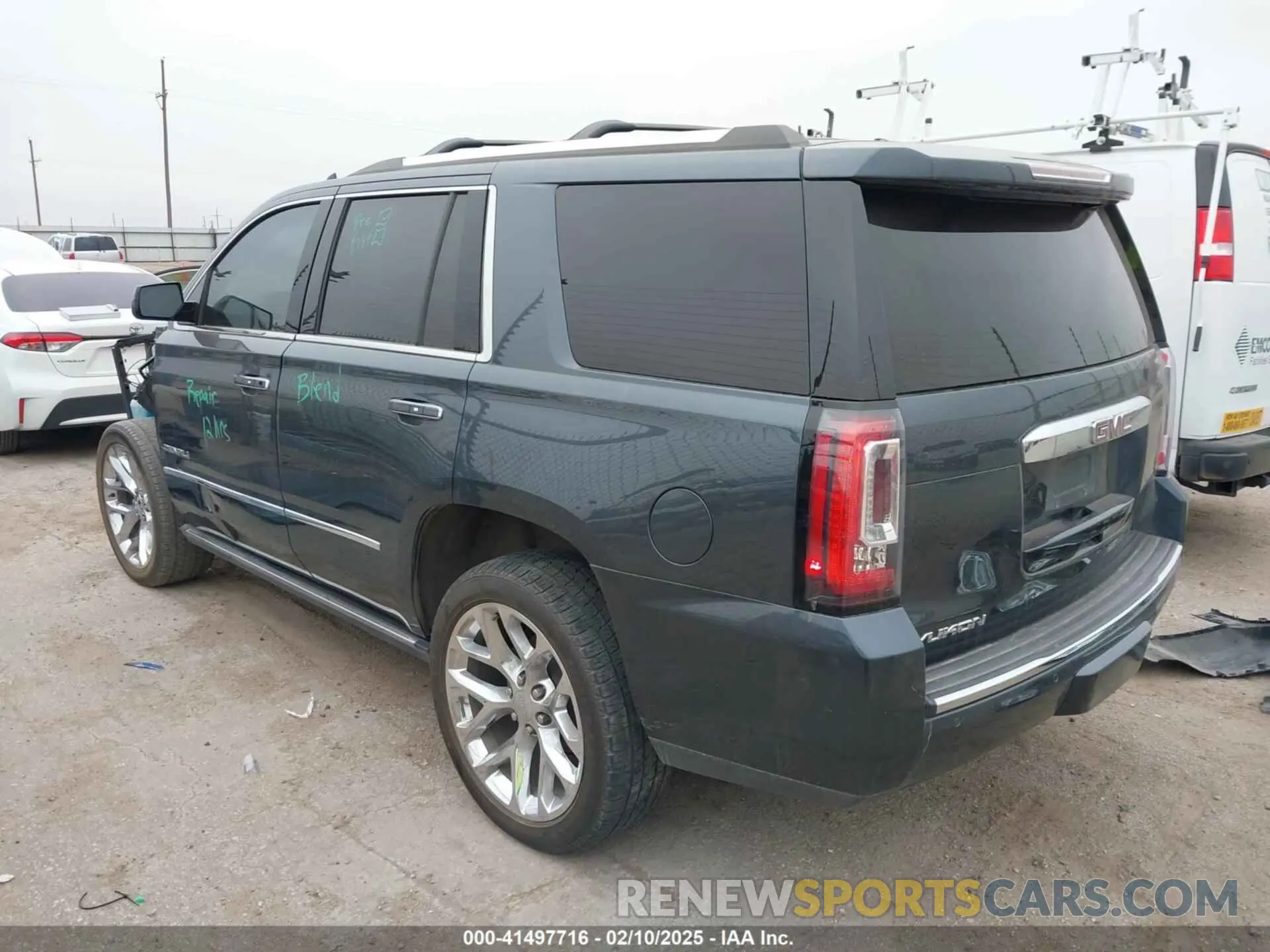 3 Photograph of a damaged car 1GKS2CKJXKR302229 GMC YUKON 2019