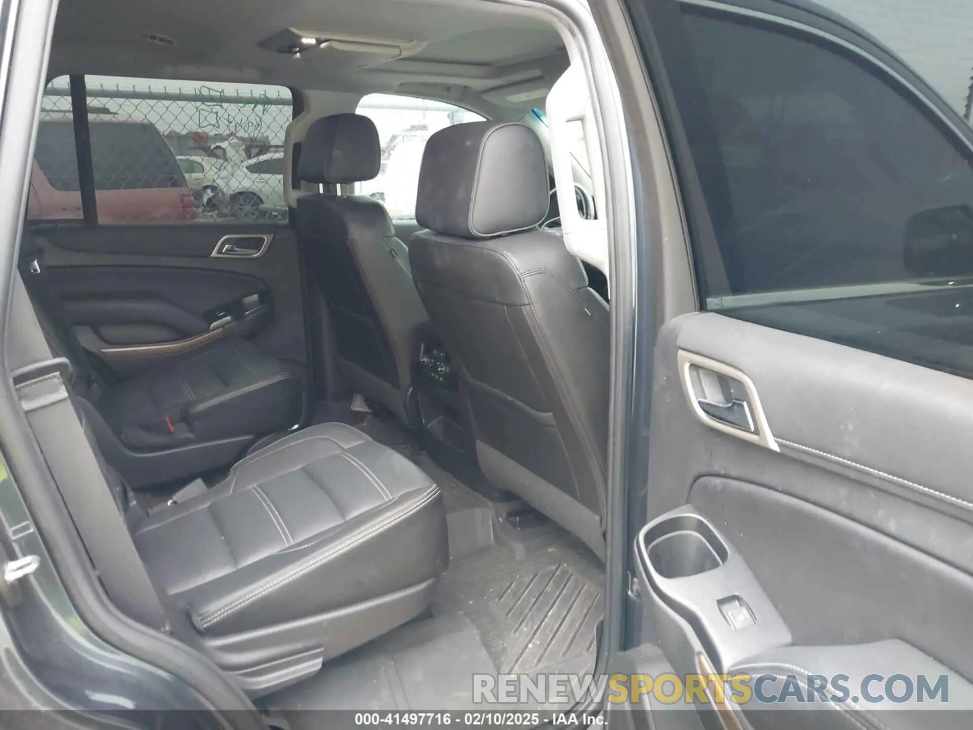 8 Photograph of a damaged car 1GKS2CKJXKR302229 GMC YUKON 2019