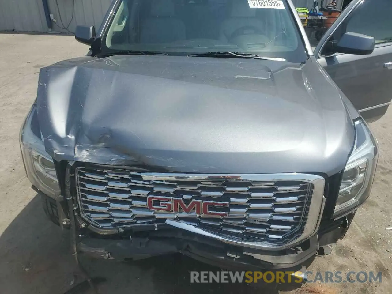 12 Photograph of a damaged car 1GKS2CKJXKR352600 GMC YUKON 2019