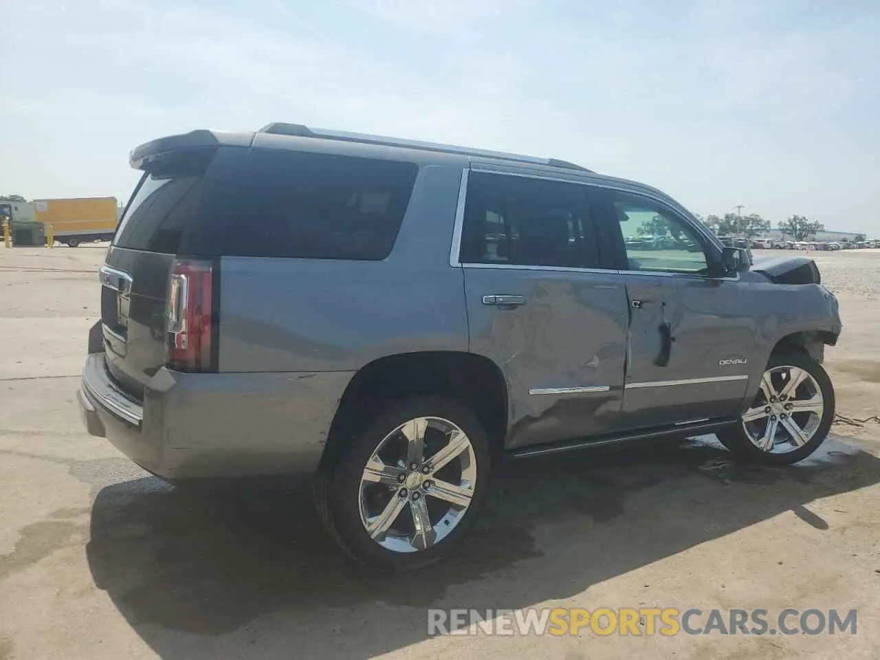 3 Photograph of a damaged car 1GKS2CKJXKR352600 GMC YUKON 2019