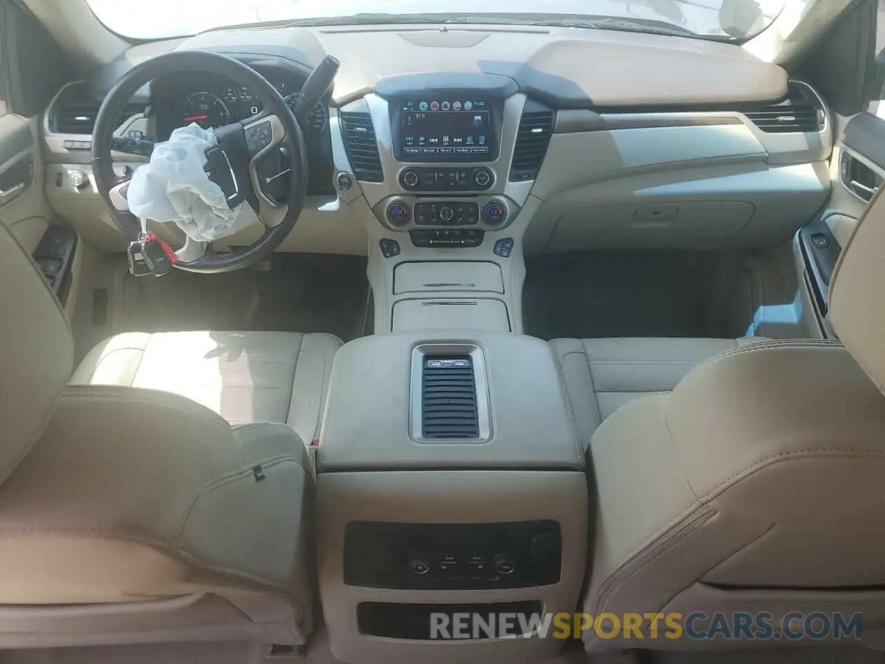 8 Photograph of a damaged car 1GKS2CKJXKR352600 GMC YUKON 2019