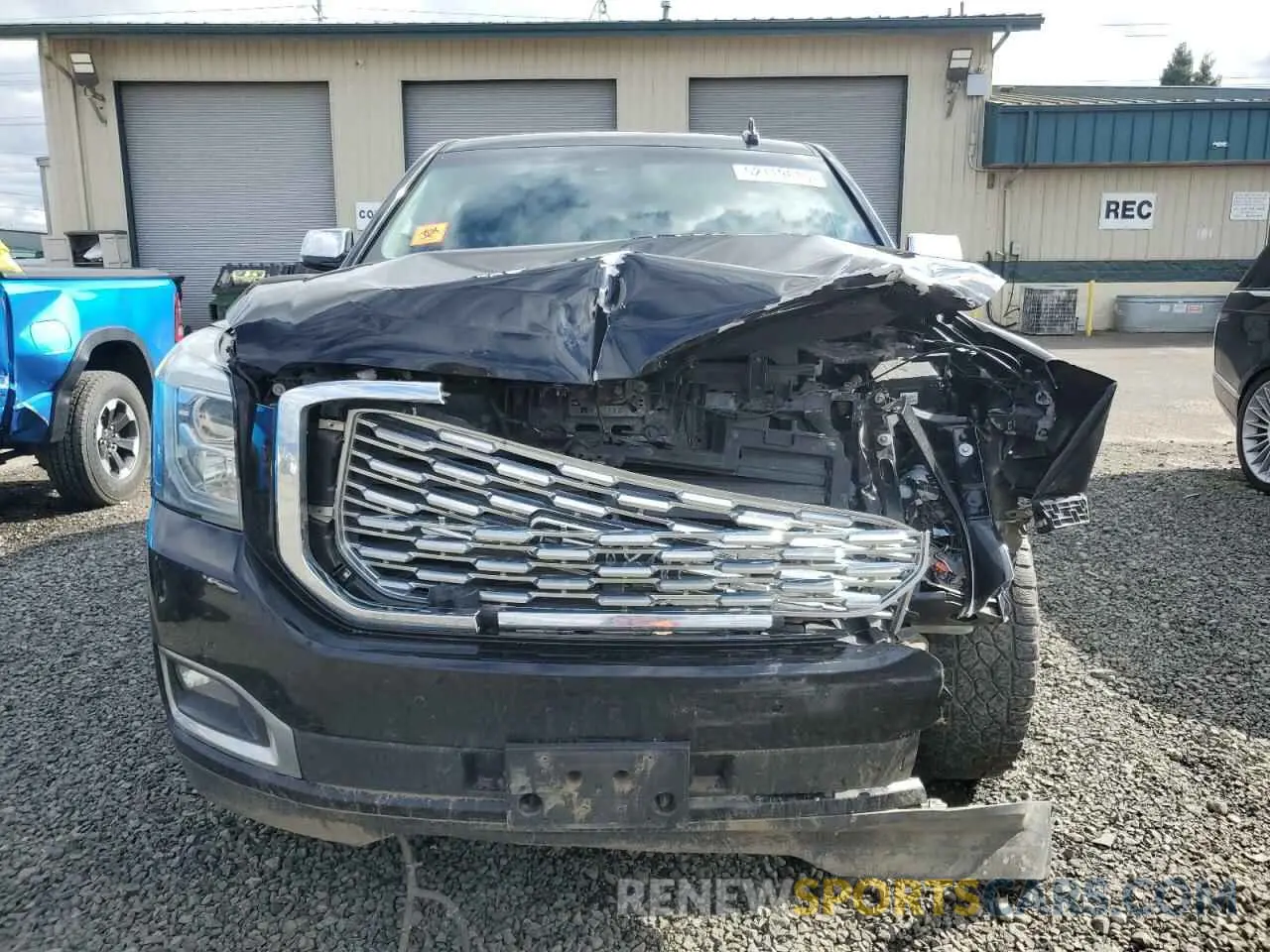 5 Photograph of a damaged car 1GKS2CKJXKR381028 GMC YUKON 2019