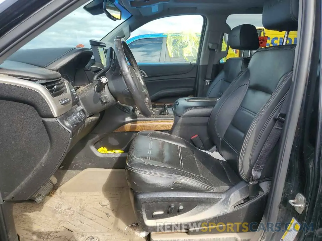 7 Photograph of a damaged car 1GKS2CKJXKR381028 GMC YUKON 2019