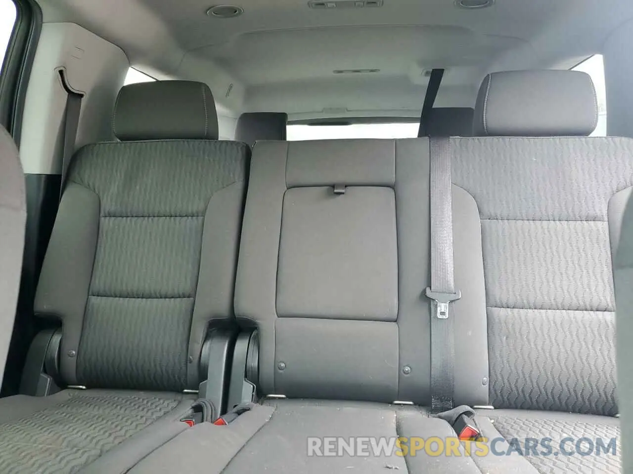 10 Photograph of a damaged car 1GKS2FEC2KR204603 GMC YUKON 2019