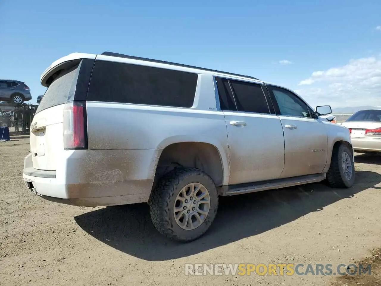 3 Photograph of a damaged car 1GKS2GKC0KR309103 GMC YUKON 2019