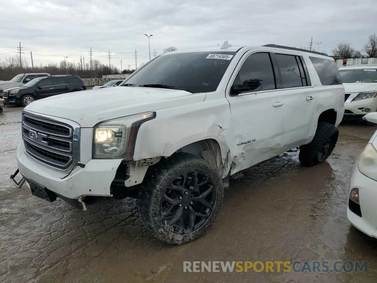 1 Photograph of a damaged car 1GKS2GKC1KR163598 GMC YUKON 2019
