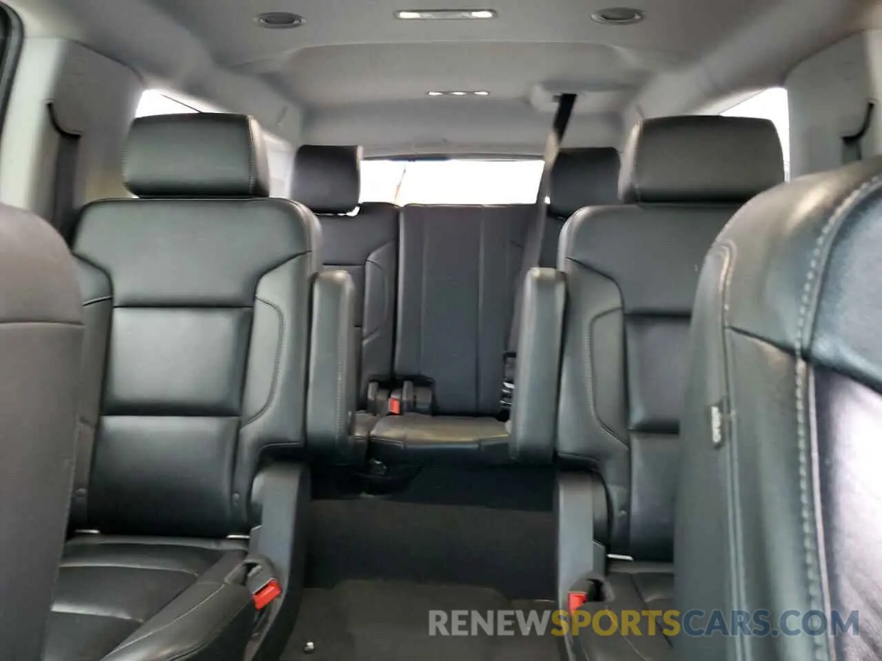 10 Photograph of a damaged car 1GKS2GKC1KR163598 GMC YUKON 2019