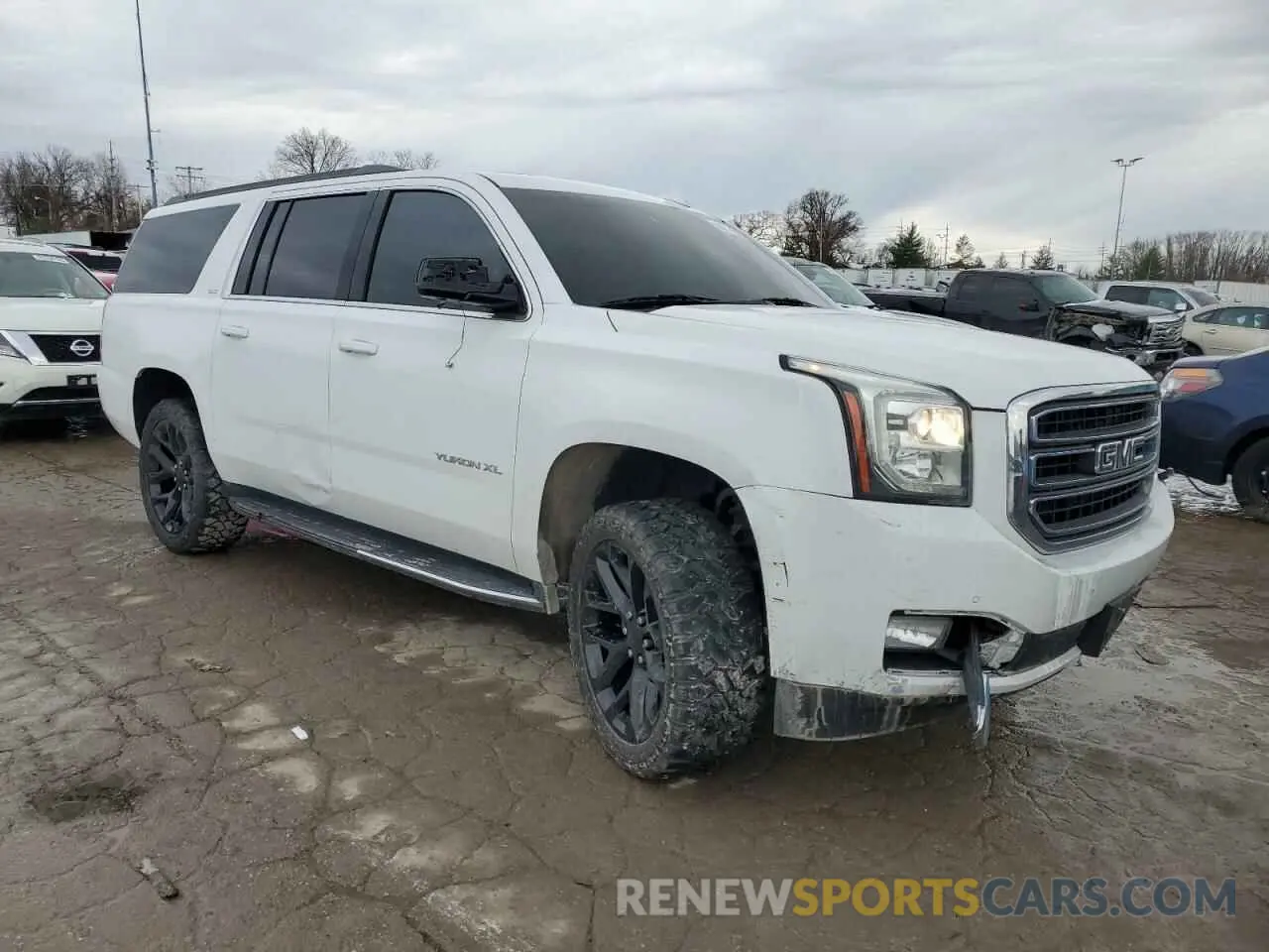 4 Photograph of a damaged car 1GKS2GKC1KR163598 GMC YUKON 2019