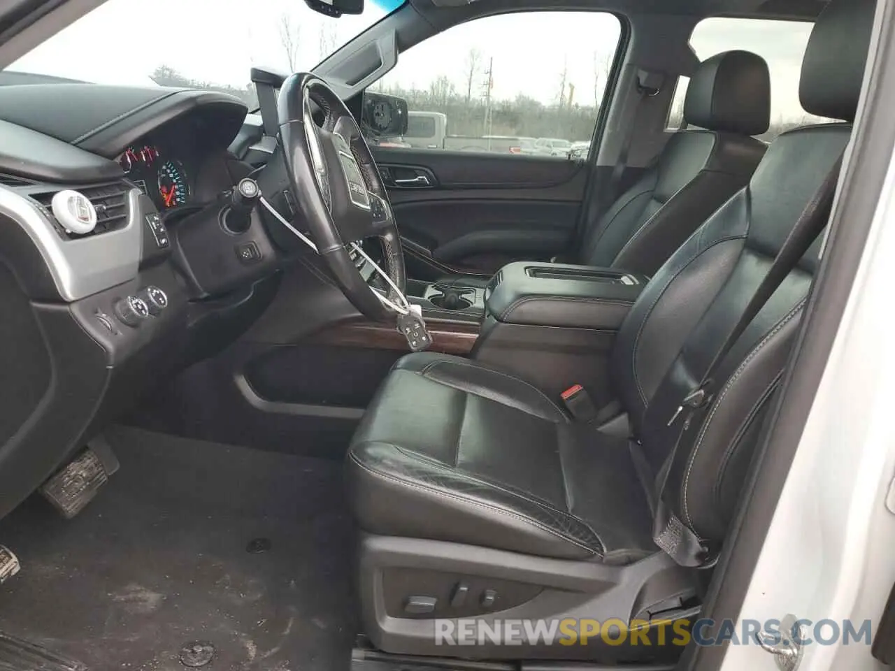 7 Photograph of a damaged car 1GKS2GKC1KR163598 GMC YUKON 2019