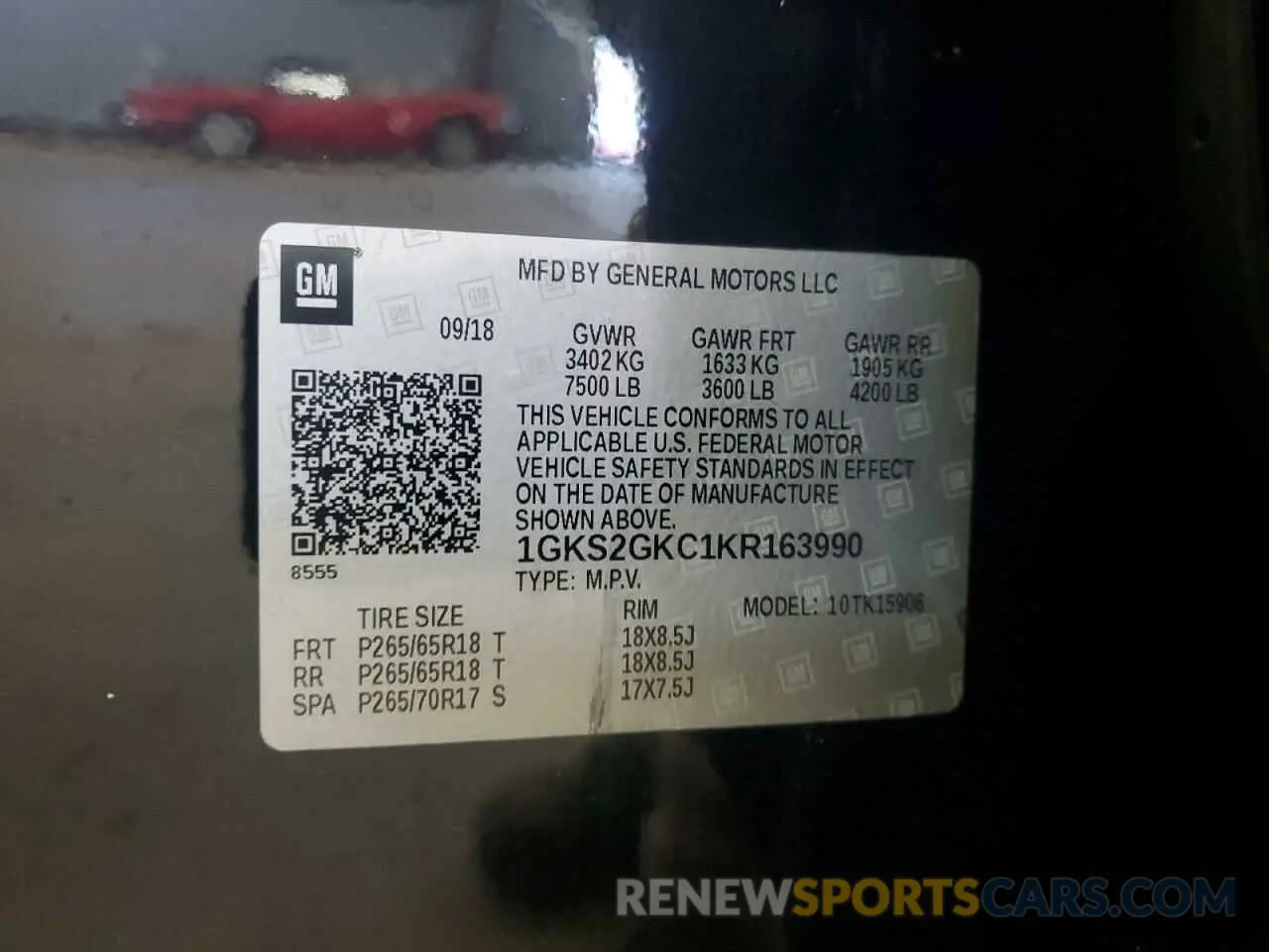 12 Photograph of a damaged car 1GKS2GKC1KR163990 GMC YUKON 2019