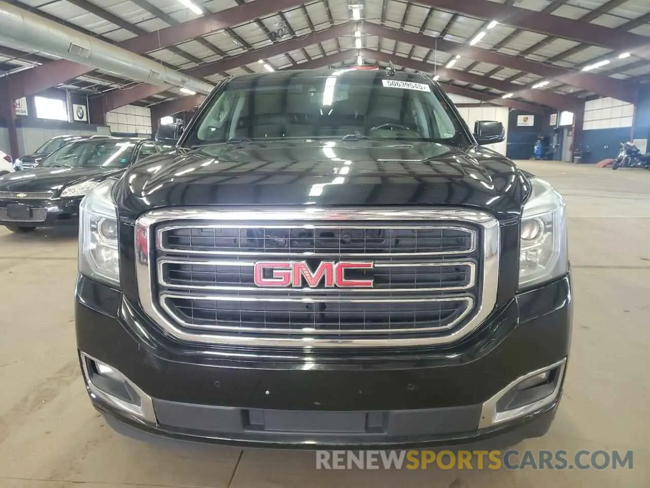 5 Photograph of a damaged car 1GKS2GKC1KR163990 GMC YUKON 2019
