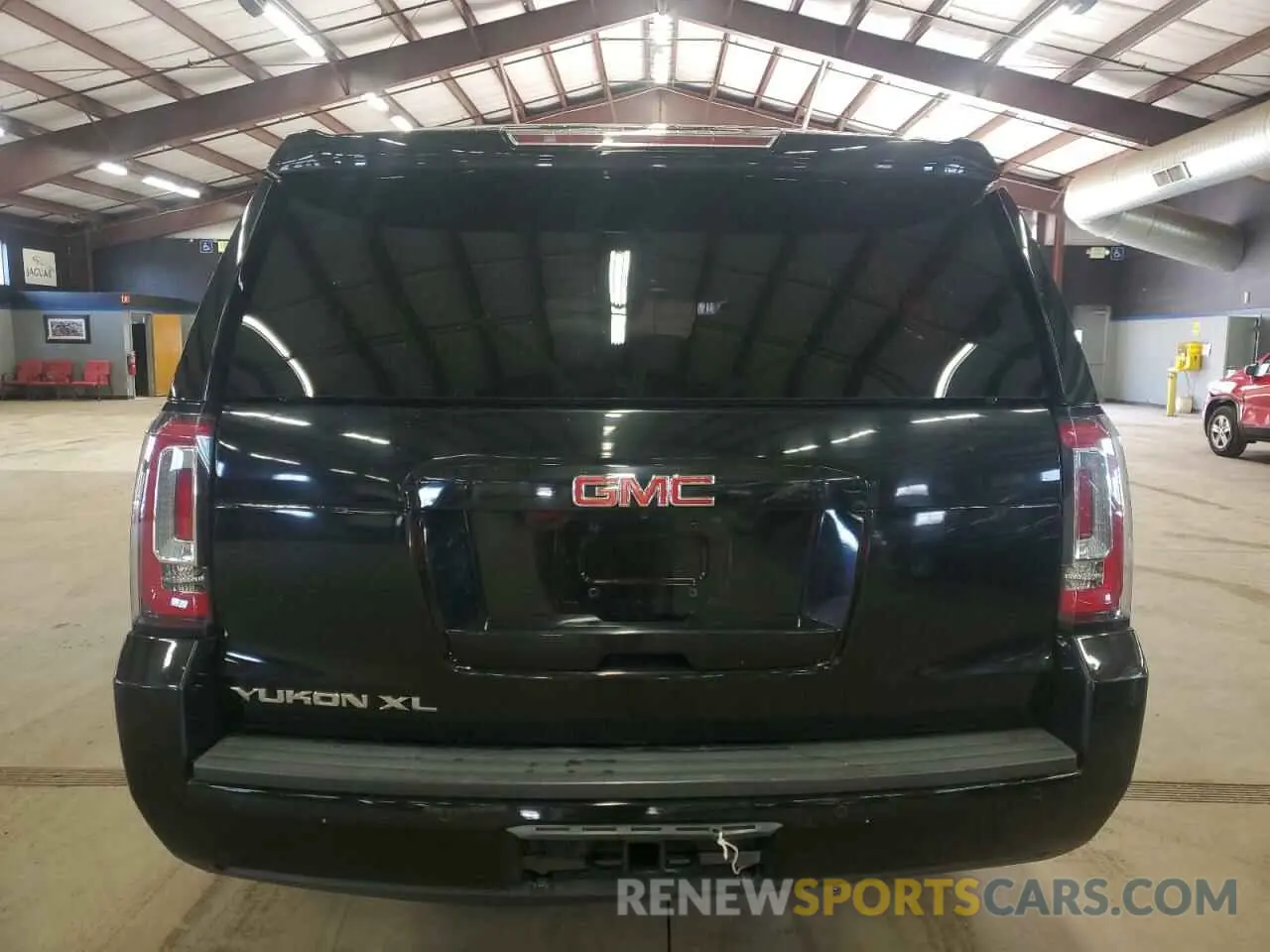 6 Photograph of a damaged car 1GKS2GKC1KR163990 GMC YUKON 2019