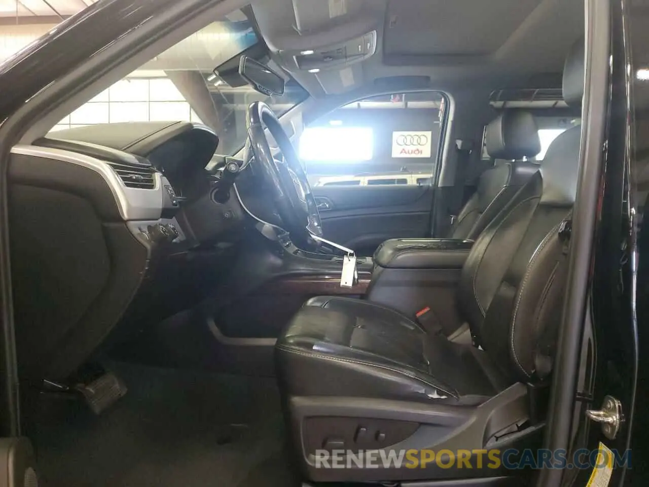 7 Photograph of a damaged car 1GKS2GKC1KR163990 GMC YUKON 2019