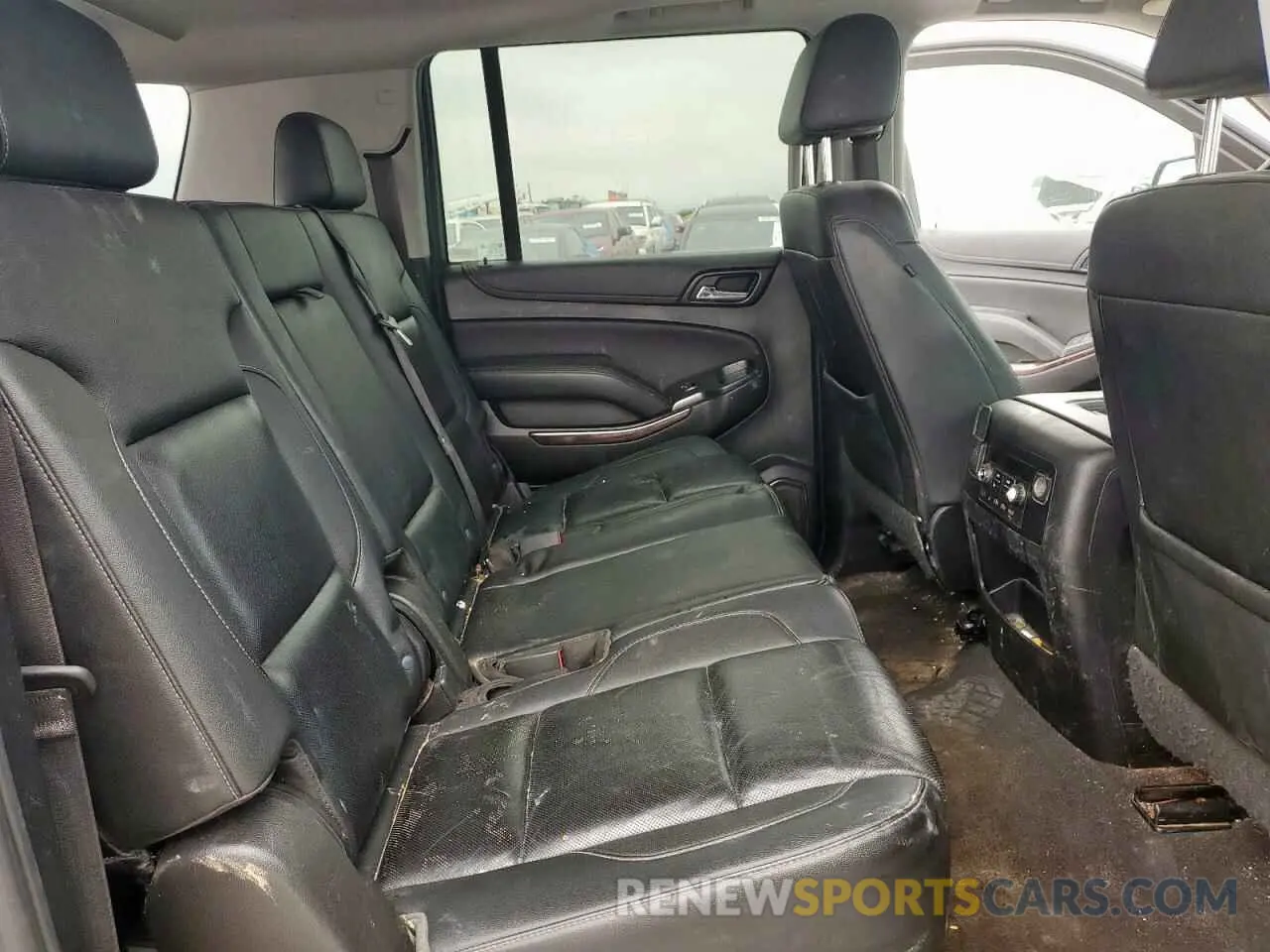 11 Photograph of a damaged car 1GKS2GKC3KR343794 GMC YUKON 2019