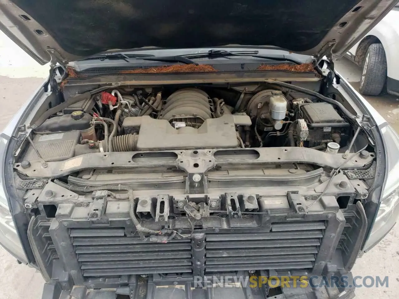 12 Photograph of a damaged car 1GKS2GKC3KR343794 GMC YUKON 2019