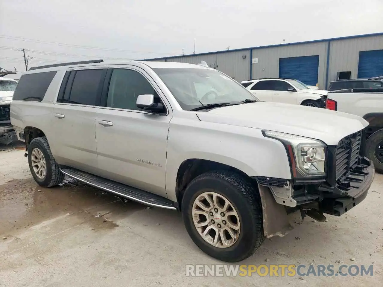4 Photograph of a damaged car 1GKS2GKC3KR343794 GMC YUKON 2019