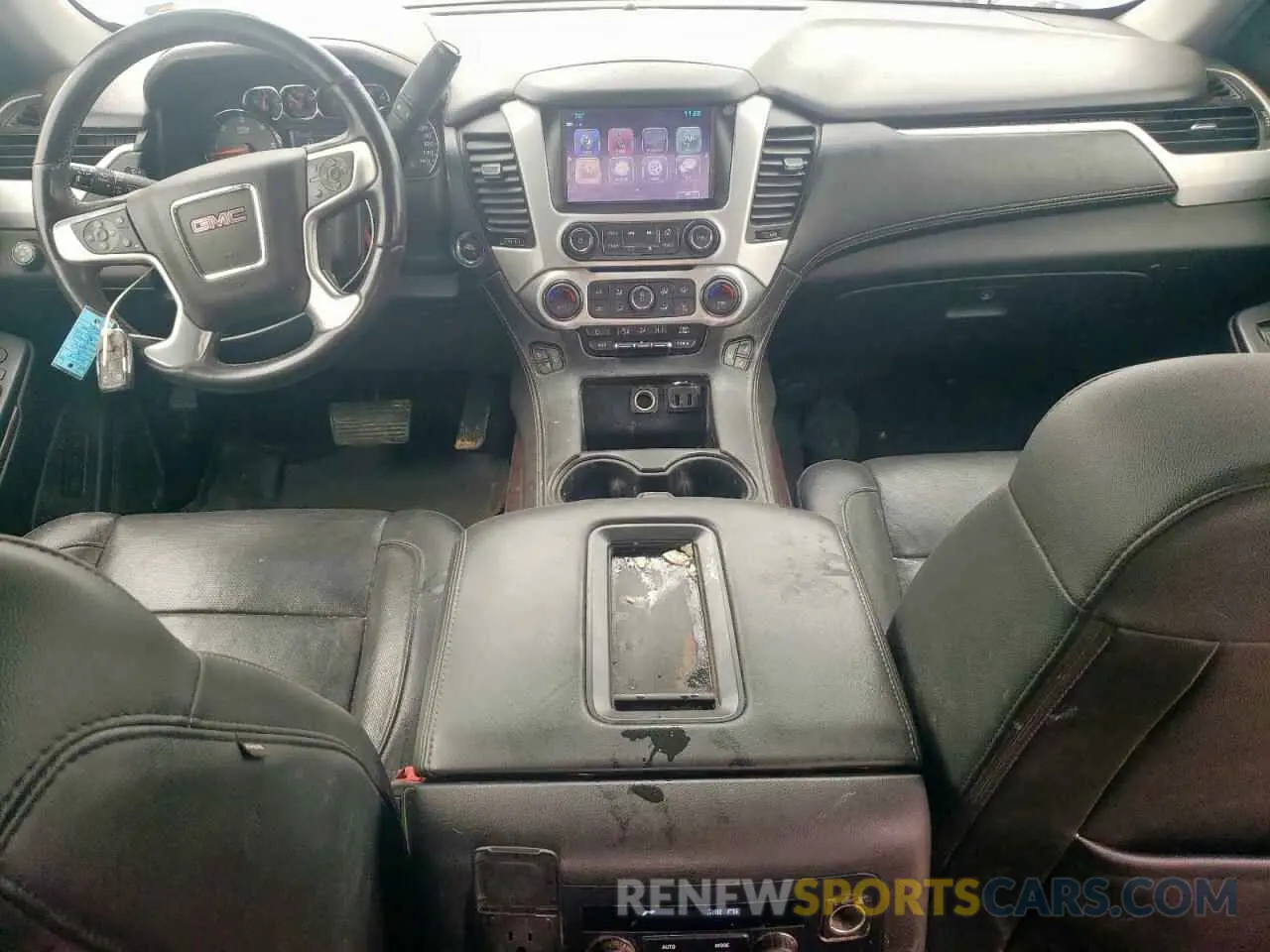 8 Photograph of a damaged car 1GKS2GKC3KR343794 GMC YUKON 2019