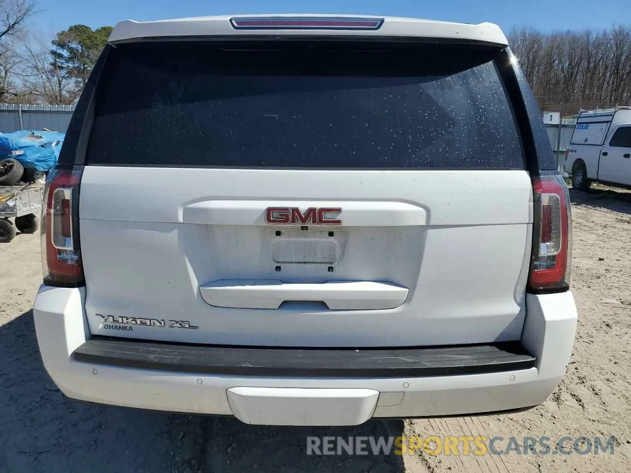 6 Photograph of a damaged car 1GKS2GKC3KR359669 GMC YUKON 2019