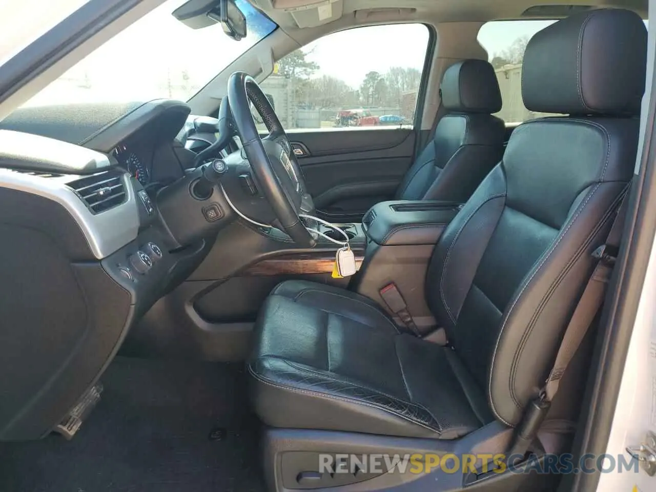 7 Photograph of a damaged car 1GKS2GKC3KR359669 GMC YUKON 2019