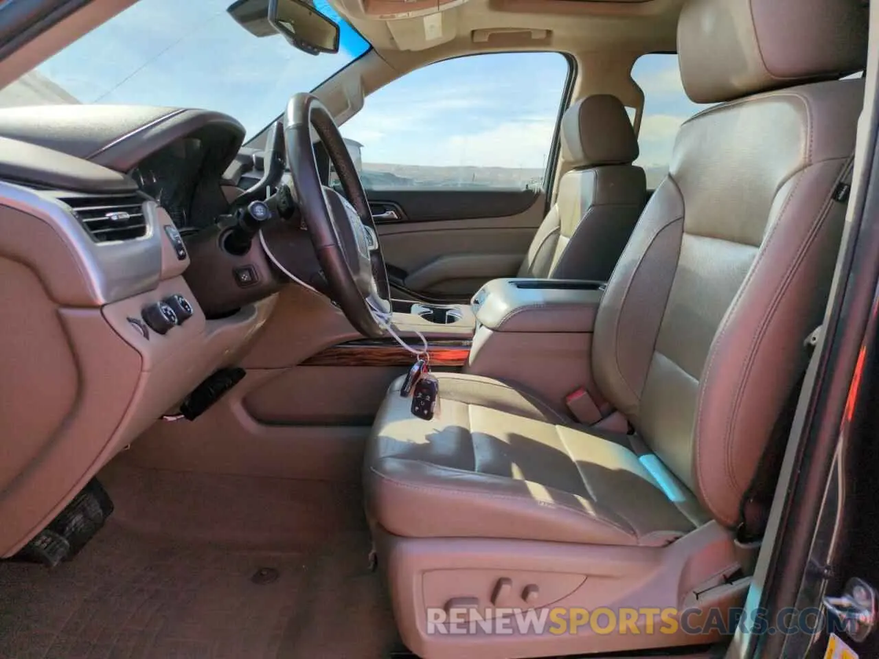 7 Photograph of a damaged car 1GKS2GKC4KR302722 GMC YUKON 2019