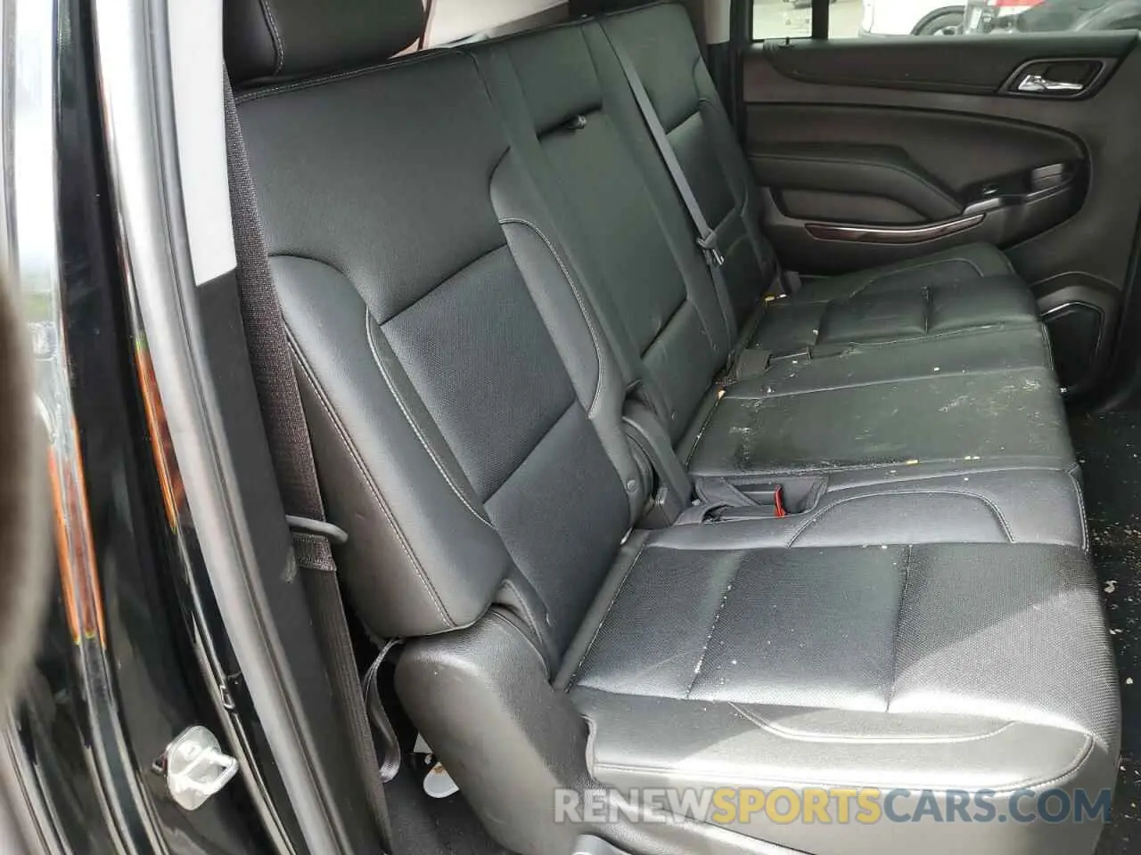 11 Photograph of a damaged car 1GKS2GKC5KR247763 GMC YUKON 2019