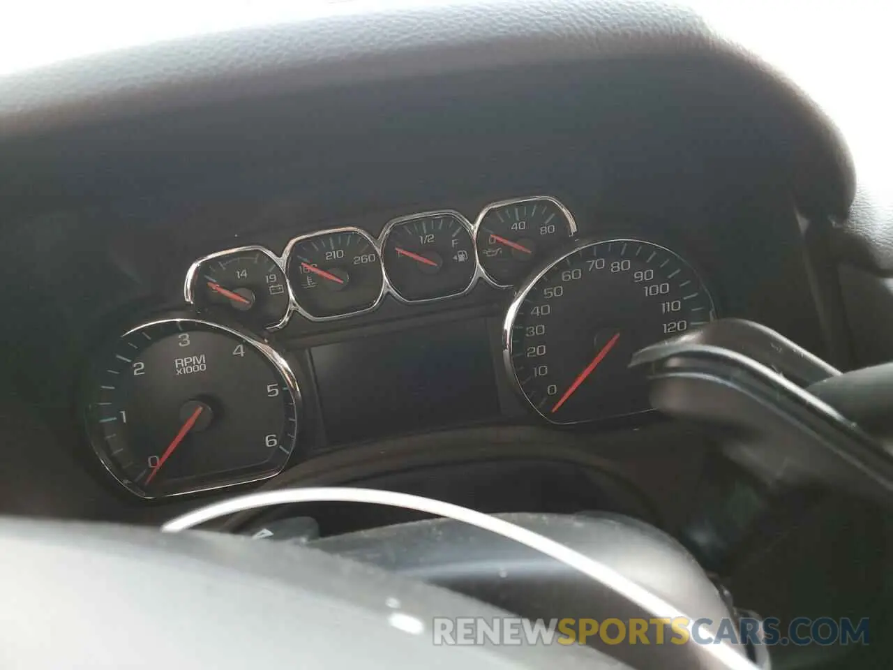 9 Photograph of a damaged car 1GKS2GKC5KR247763 GMC YUKON 2019