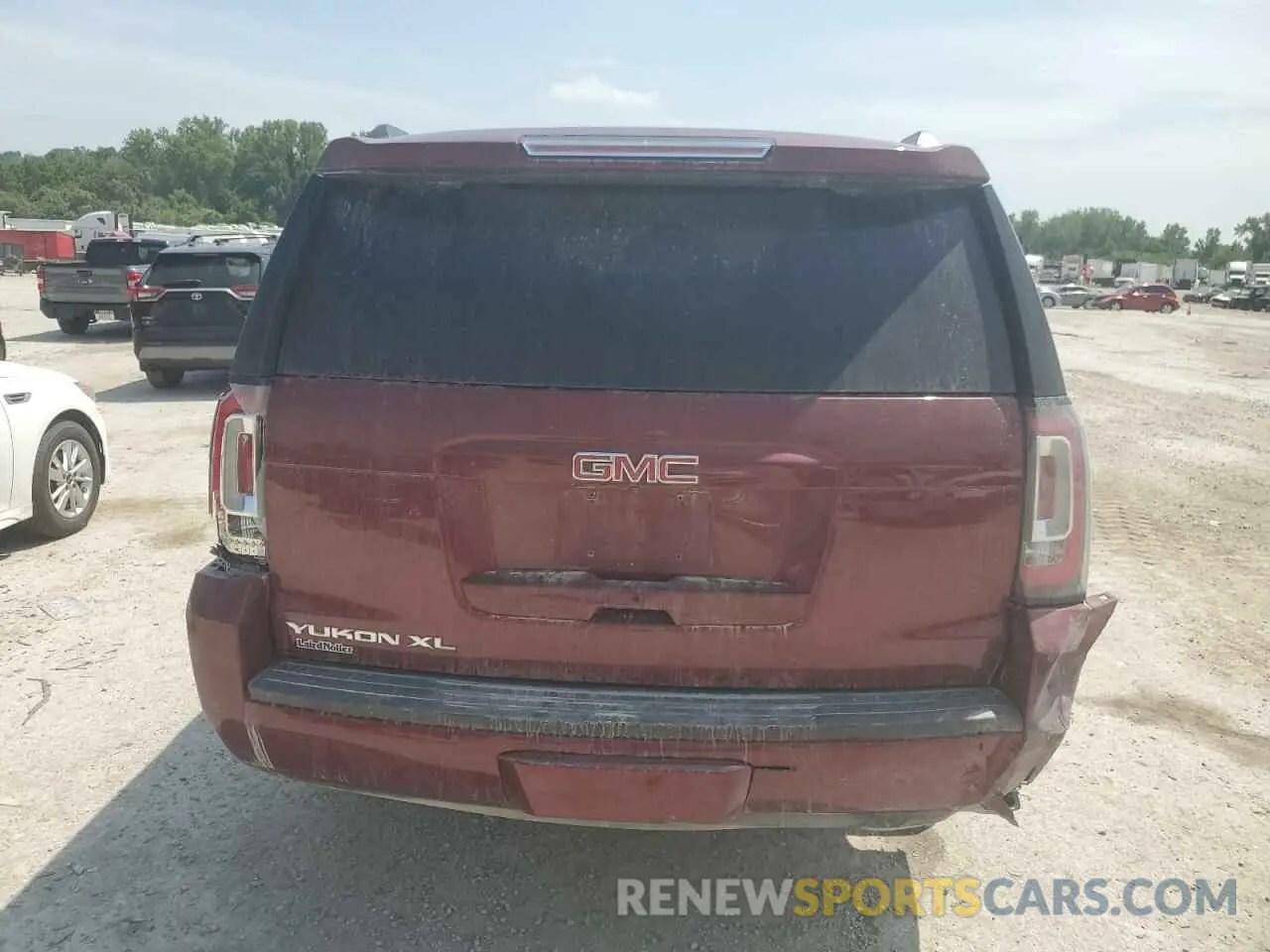 6 Photograph of a damaged car 1GKS2GKC5KR303605 GMC YUKON 2019