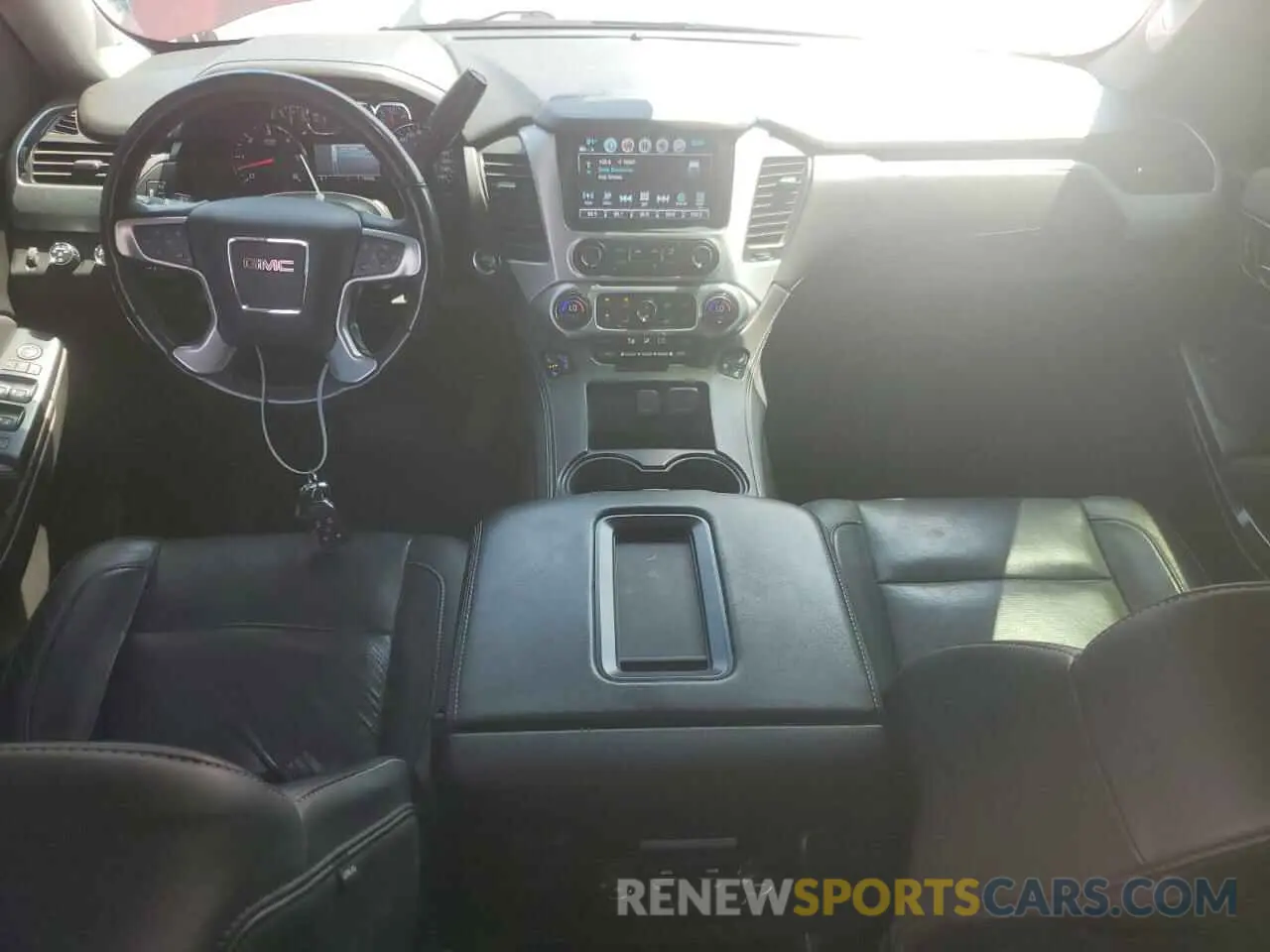 8 Photograph of a damaged car 1GKS2GKC5KR303605 GMC YUKON 2019