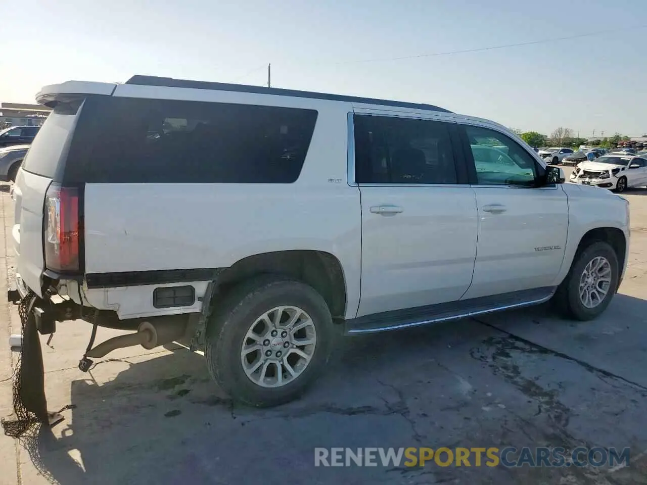 3 Photograph of a damaged car 1GKS2GKC5KR363643 GMC YUKON 2019