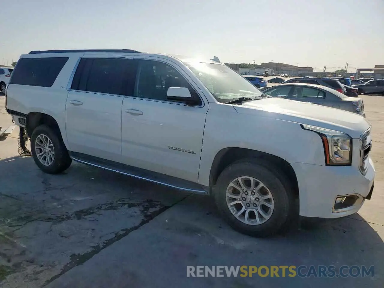 4 Photograph of a damaged car 1GKS2GKC5KR363643 GMC YUKON 2019