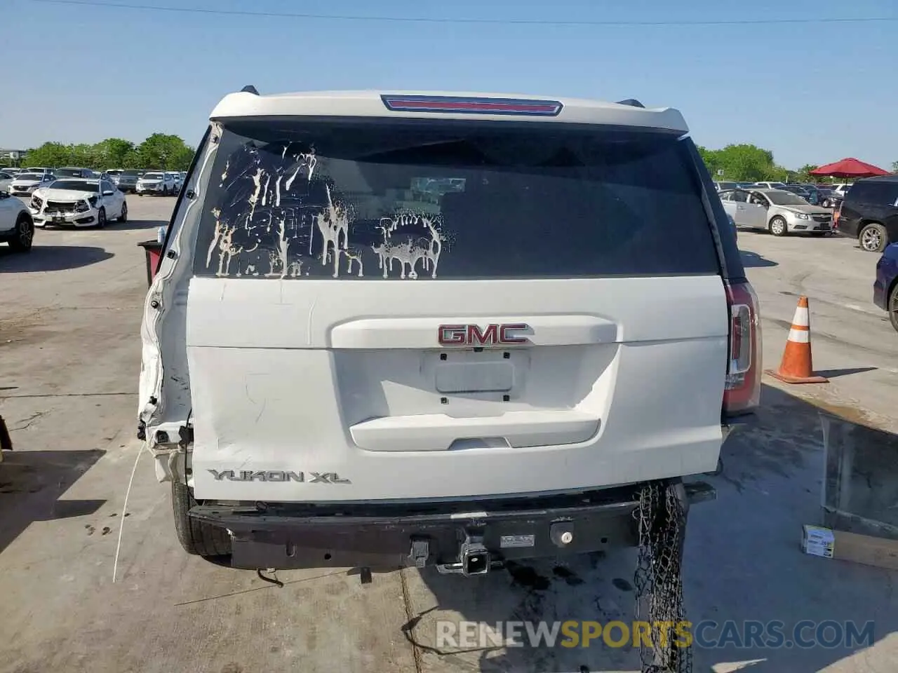 6 Photograph of a damaged car 1GKS2GKC5KR363643 GMC YUKON 2019