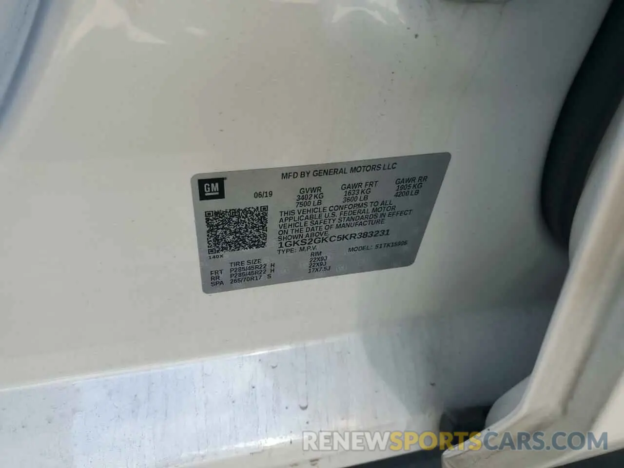 12 Photograph of a damaged car 1GKS2GKC5KR383231 GMC YUKON 2019