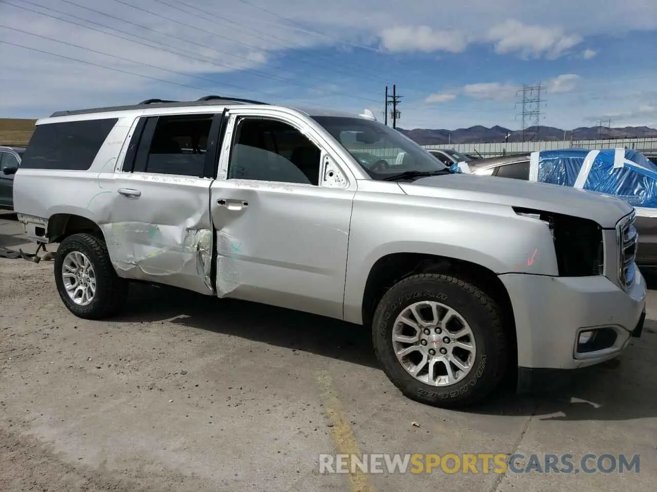 4 Photograph of a damaged car 1GKS2GKC8KR371087 GMC YUKON 2019