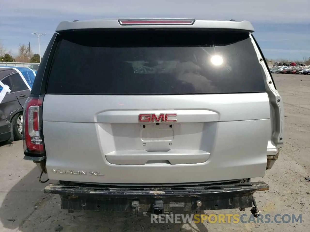 6 Photograph of a damaged car 1GKS2GKC8KR371087 GMC YUKON 2019