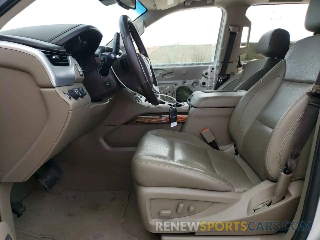 7 Photograph of a damaged car 1GKS2GKC8KR371087 GMC YUKON 2019
