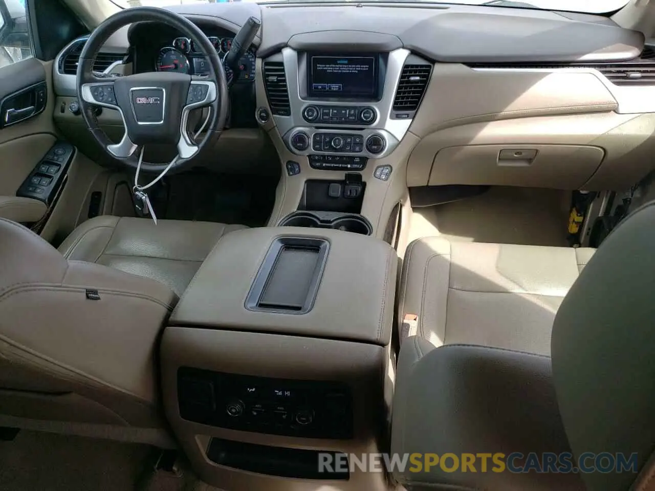 8 Photograph of a damaged car 1GKS2GKC8KR371087 GMC YUKON 2019