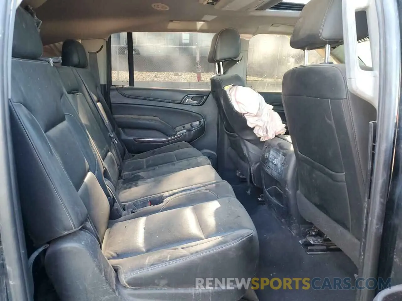 11 Photograph of a damaged car 1GKS2GKCXKR234894 GMC YUKON 2019