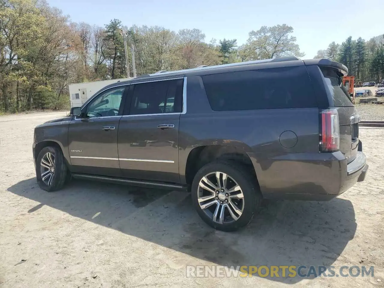 2 Photograph of a damaged car 1GKS2HKJ1KR208382 GMC YUKON 2019