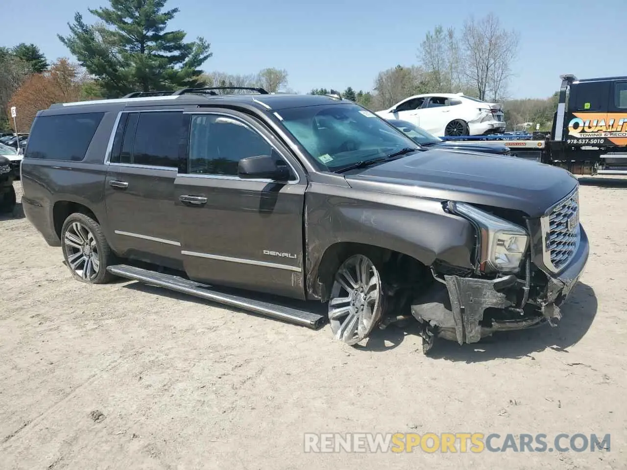 4 Photograph of a damaged car 1GKS2HKJ1KR208382 GMC YUKON 2019