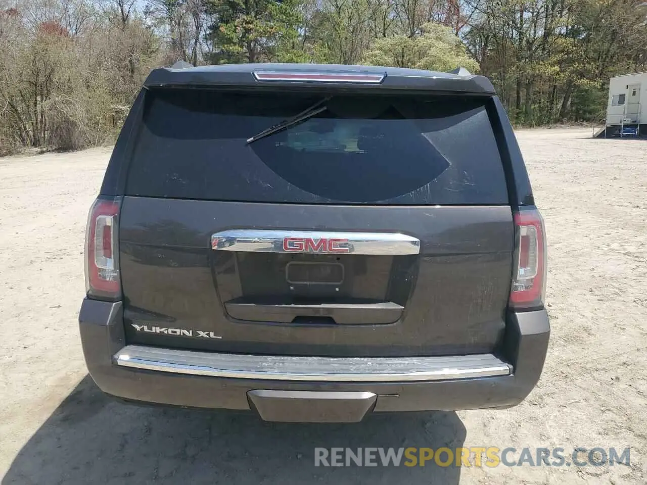 6 Photograph of a damaged car 1GKS2HKJ1KR208382 GMC YUKON 2019