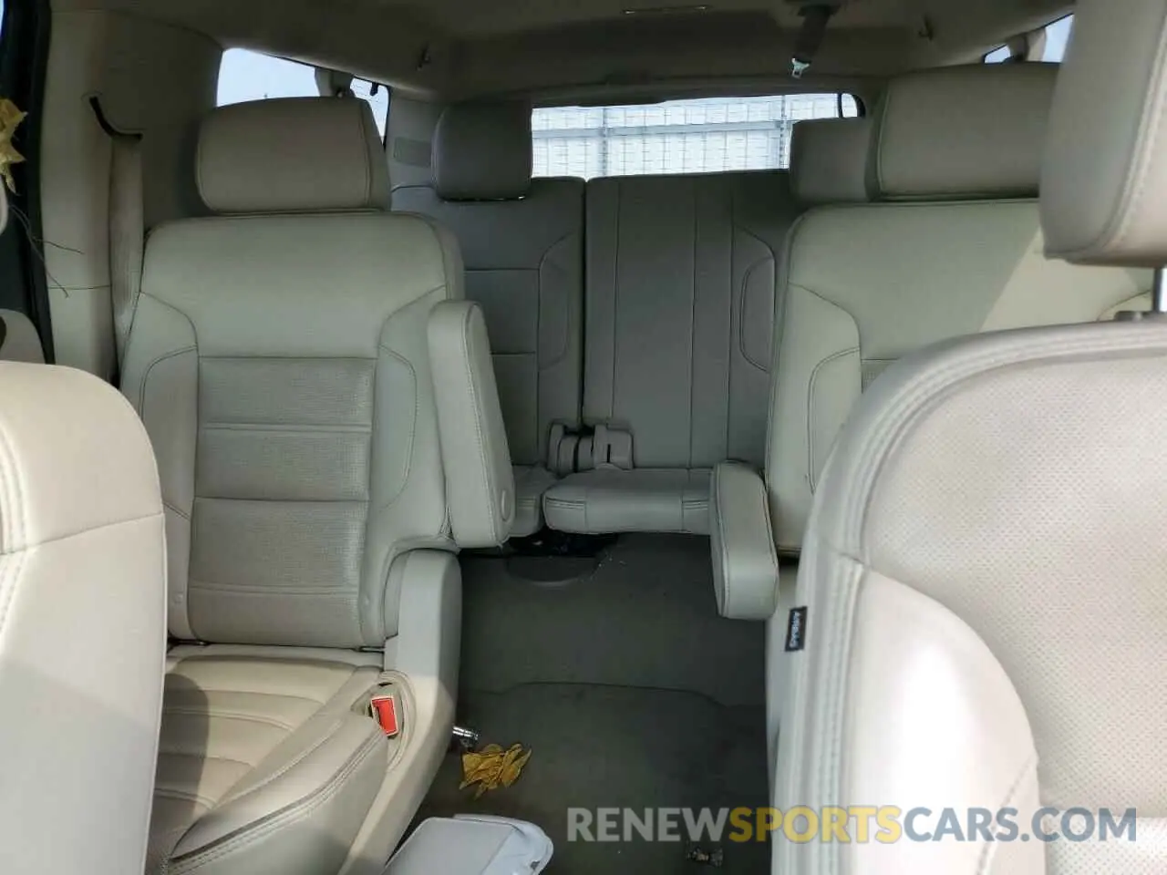 10 Photograph of a damaged car 1GKS2HKJ3KR386729 GMC YUKON 2019
