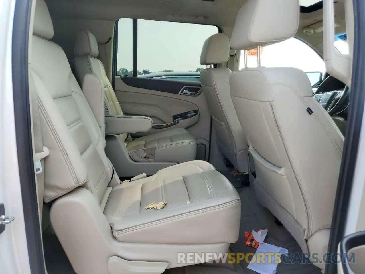 11 Photograph of a damaged car 1GKS2HKJ3KR386729 GMC YUKON 2019