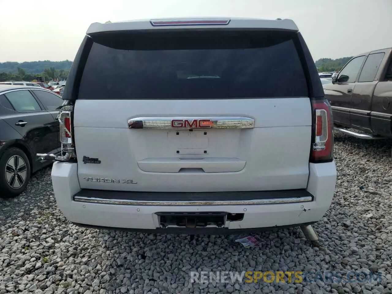 6 Photograph of a damaged car 1GKS2HKJ3KR386729 GMC YUKON 2019