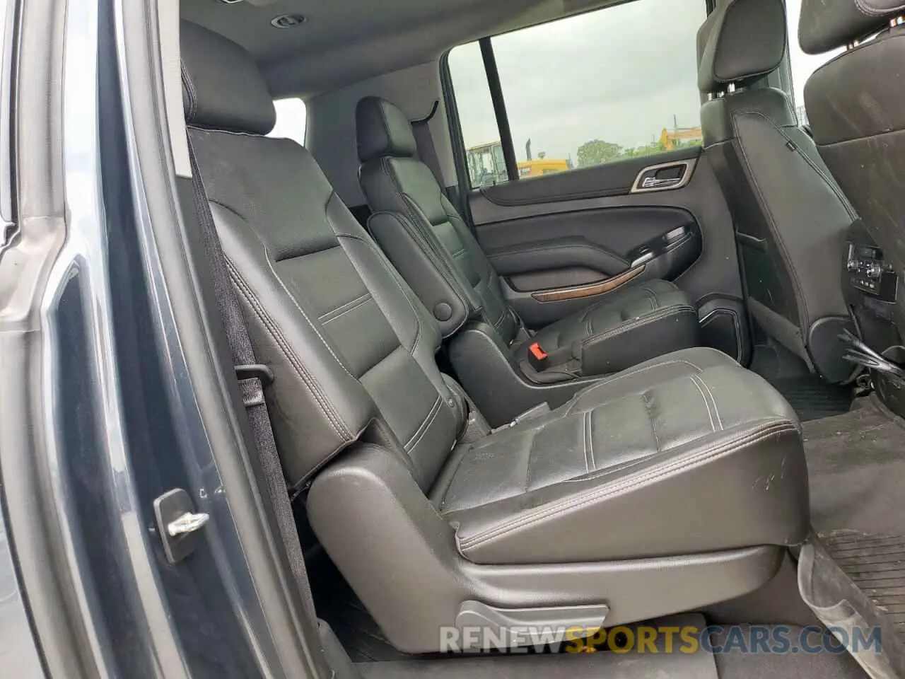 11 Photograph of a damaged car 1GKS2HKJ6KR304587 GMC YUKON 2019