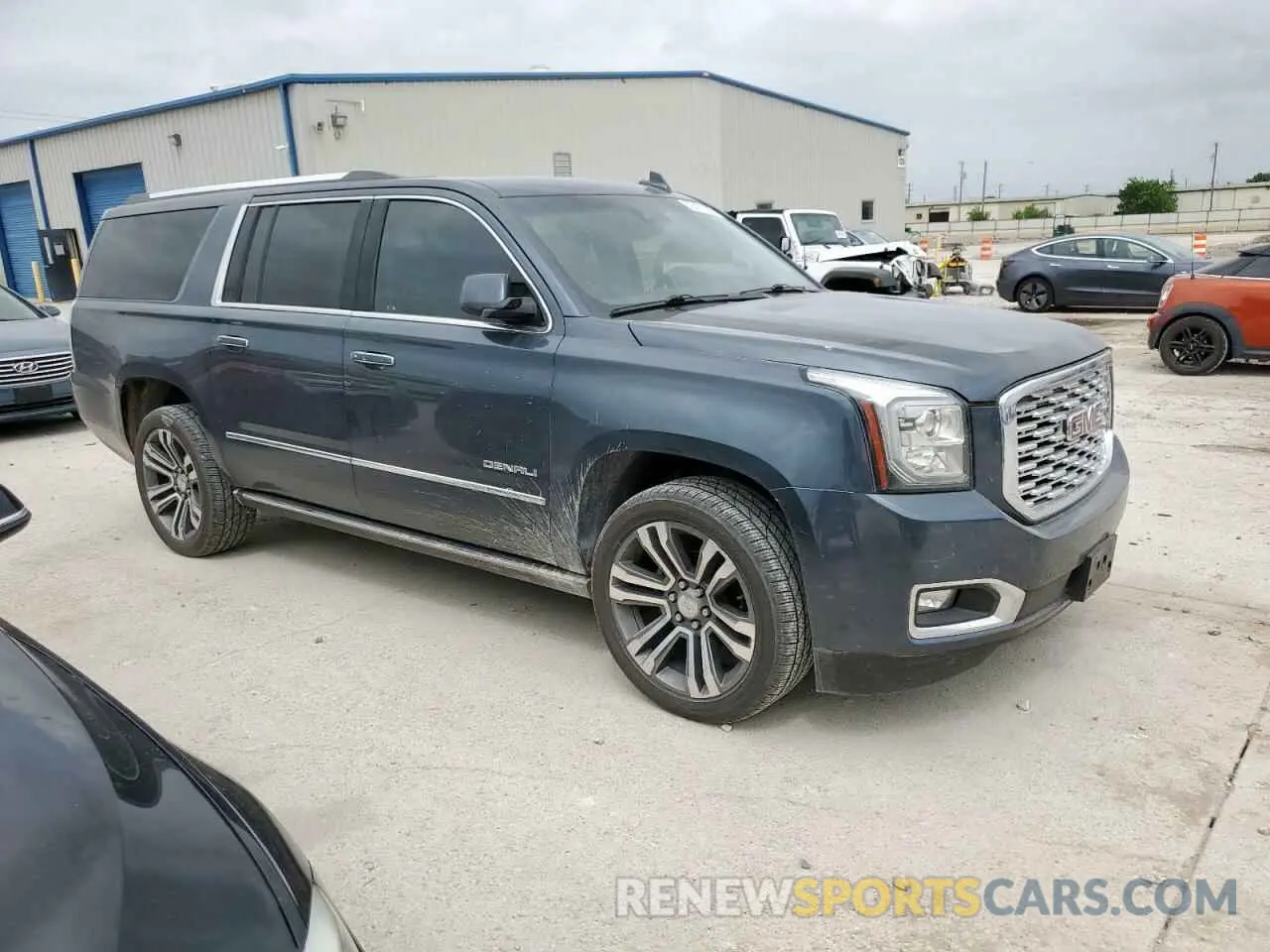 4 Photograph of a damaged car 1GKS2HKJ6KR304587 GMC YUKON 2019