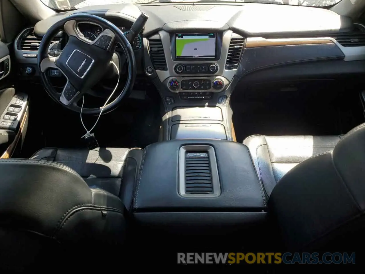 8 Photograph of a damaged car 1GKS2HKJ6KR307005 GMC YUKON 2019